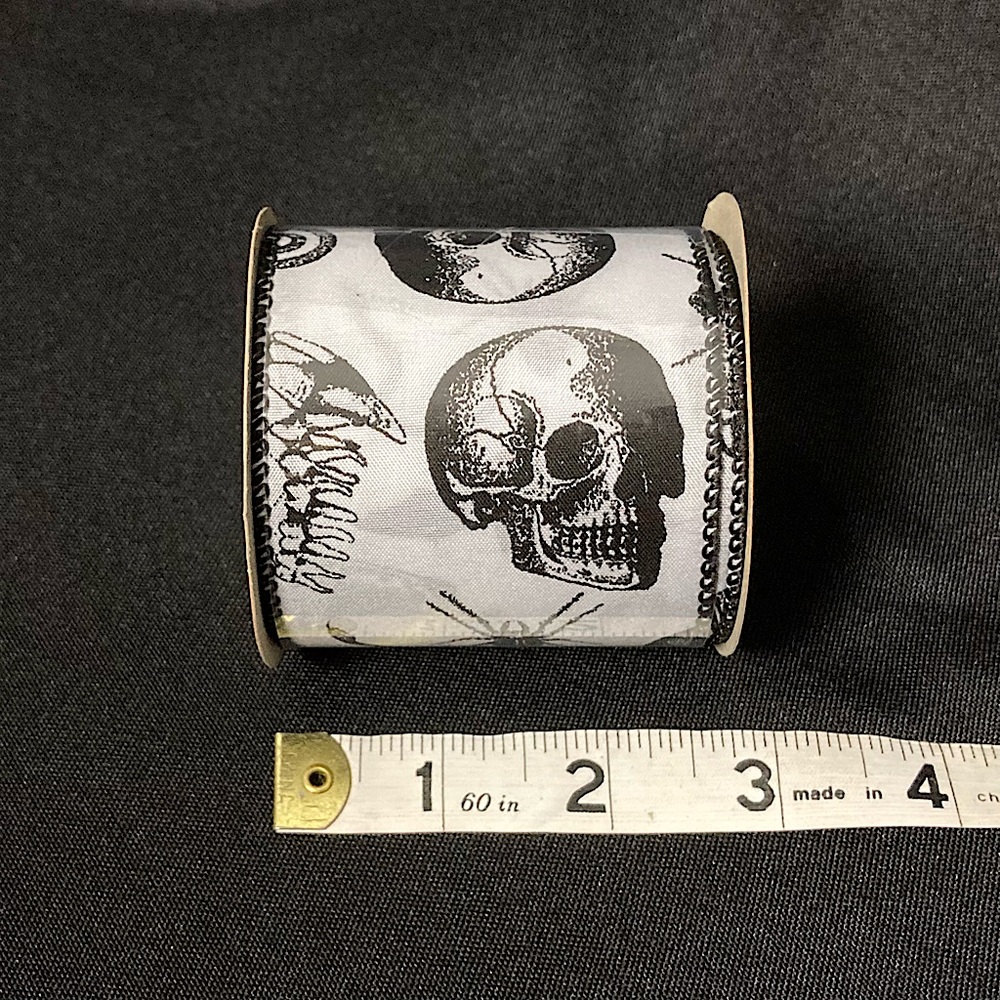 ⭐️ Halloween Black and White Skull Wire Edged Craft Ribbon 2.5” x 108” - Picture 5 of 6